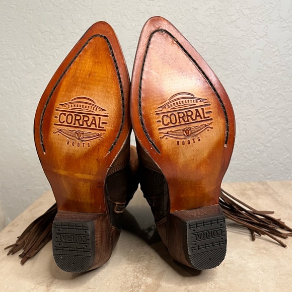 Corral Almond Lamb zipper & Fringe A, size 6.5F never worn - Picture 5 of 6